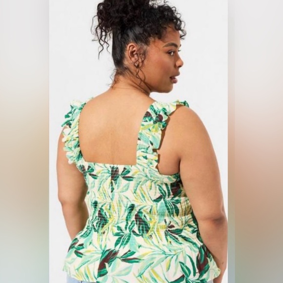 *NWOT* Torrid Peplum Washable Crinkle Gauze
Smocked Tank Top - Picture 3 of 6